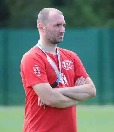 Der Hemdinger Trainer Patrick Kinastowski verpasste mit<br>seinem Team nur knapp eine Pokal-Sensation.