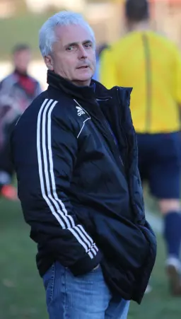 Bernd Ruhser, Trainer des SSV Rantzau,<br>trifft nun am Dienstagabend auf Blau-<br>Weiß 96 Schenefeld.