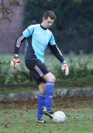 Dennis Elsert, Torwart des Eimsbütteler TV IV, trifft<br>im Halbfinale auf einen bekannten Gegner.