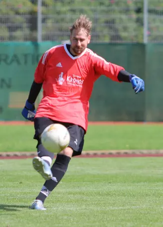 Kann Torwart Philip Schumacher mit der<br>Kummerfelder Reserve erstmals gegen den<br>VfL Pinneberg III gewinnen?