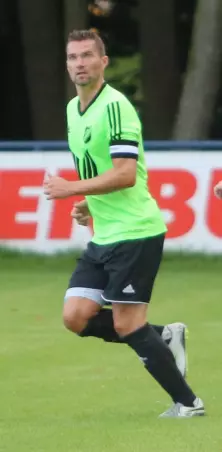 Freut sich als Spielertrainer der<br>Ersten Mannschaft des Gastgebers<br>FC Elmshorn auf das<br>Weihnachtsturnier: Dennis Usadel.