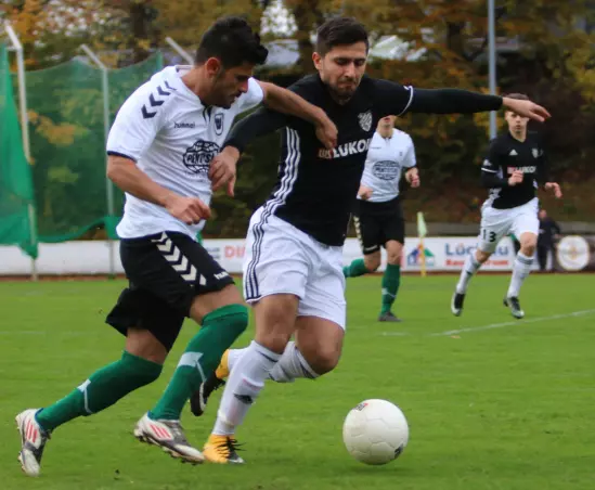 Ali Moslehe (Wedel, links) hier im Duell mit Aytac Erman von Teutonia 05, tritt am Sonnabend im Aktuellen Sportstudio an.