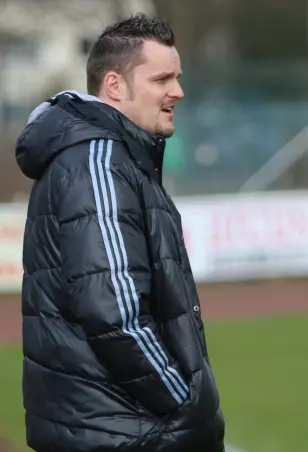 Thorsten Zessin trifft als Wedeler Interimstrainer<br>am Dienstagabend auf seinen Ex-Coach Michael<br>Fischer, der nun Türkiye betreut.