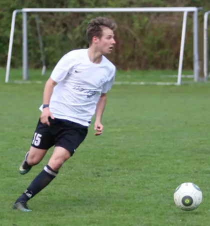 Wechselt von Kickers Halstenbek zum VfL Pinneberg II: Der<br>19-Jährige Finn Johannsen.