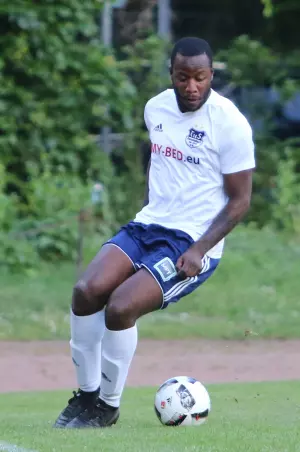 Der Dassendorfer Jeremy Opoku-Karikari hatte<br>mit seinem Doppelpack im Oddset-Pokal-Finale<br>den größten Anteil daran, dass die TuS zum zweiten<br>Mal im DFB-Pokal dabei ist.