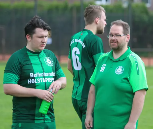 Sven Rasmus (rechts) ist ab sofort nicht mehr für die Waldenauer Spieler Verantwortlich.