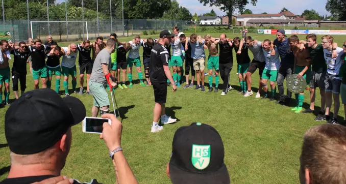 So bejubelten die Spieler des Heidgrabener SV ihre Meisterschaft in der Kreisliga 8.