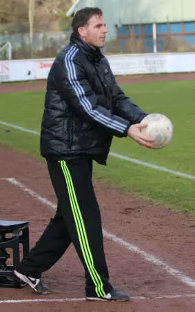 Trainer Heiko Barthel verpasste mit der<br>SV Halstenbek-Rellingen knapp den<br>sofortigen Wiederaufstieg