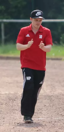 Trainer Nick Poschke und seine<br>Friedrichsgaber wurden vom HFV<br>erneut in die A-Kreisklasse 5<br>eingeteilt.
