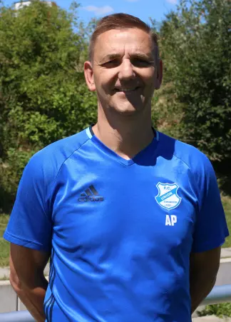 Trainer Andreas Popko und seine Tornescher<br>gastieren am Dienstagabend in Seestermühe.