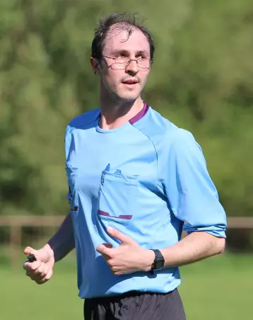 Schiedsrichter Alex Kauter.