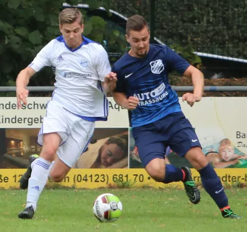 Der Tornescher Phillip Kuschka (links) gegen den Rantzauer Till Flemming Bruns.