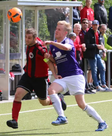 Zwischen Concordias Kapitän Maurizio D'Urso (links) und<br>Maximilian Schulz (HEBC), hier am 26. August im Liga-Duell,<br>könnte es im Pokal ein Wiedersehen geben.