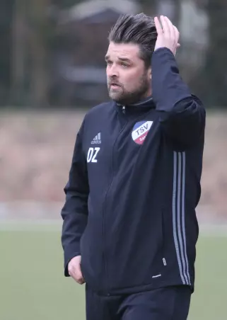Der Saseler Trainer Daniel Zankl gastiert erst im<br>Dezember am Reinmüller-Platz.