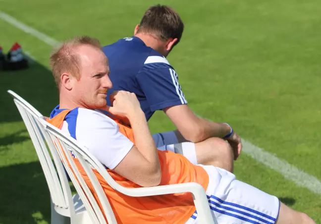 Nicht im Sonnenschein, sondern unter Flutlicht wird Union-Trainer Thorben Reibe am Freitagabend am Spielfeldrand sitzen.
