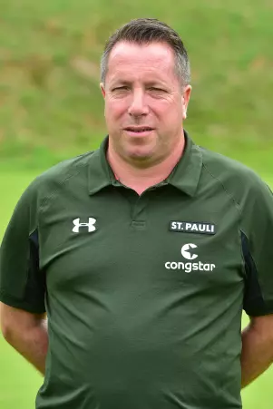 St. Paulis Trainer Markus Kauczinski und sein<br>Team gastieren am Mittwochabend in Niendorf.