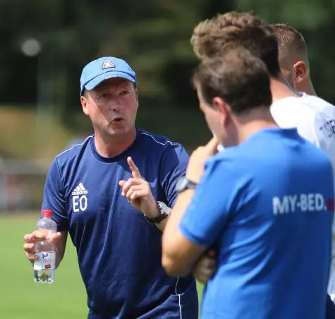 Weist Trainer Elard Ostermann seinen Dassendorfern den Weg in das Pokal-Viertelfinale?