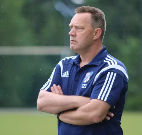 Trainer Matthias Jobmann und seine NTSV-Reserve sollen am 2. März ihr Pokalspiel in Bahrenfeld nachholen.