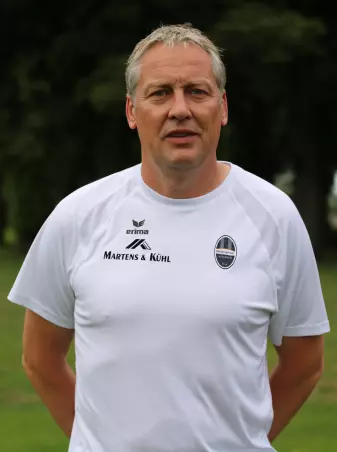 Trainer Peter Ehlers, der mit Rasensport Uetersen<br>vor Jahresfrist das Vorturnier gewann, startet nun<br>beim Hauptturnier.