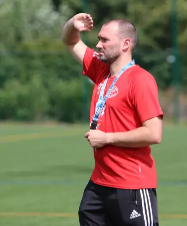 Der Hemdinger Trainer Patrick Kinastowski musste eine<br>Niederlage hinnehmen.