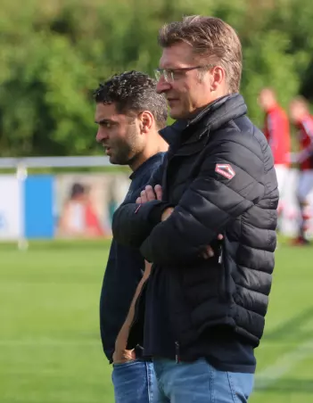 Freuen sich auf das Saison-Finale: 93-Trainer Berkan<br>Algan (links) und Manager Andreas Klobedanz.
