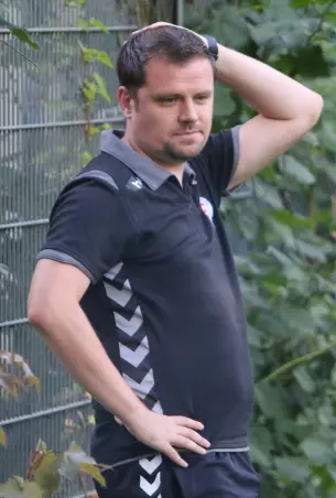 Trainer Mario Schacht würde mit Egenbüttel II<br>bei einem Wechsel in die Kreisliga 7 nicht nur<br>Kilometer sparen, sondern auch seine Ex-Klubs<br>SV Eidelstedt und SV Lurup wiedertreffen.
