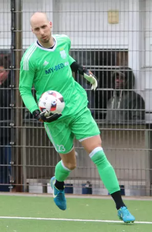 Gab vor dem einzigen Tor des Tages keine<br>gute Figur ab: Der Dassendorfer Torwart<br>Christian Gruhne.