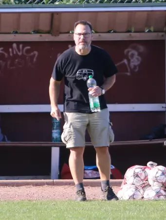 Trainer Kai Breese und die Duvenstedter Reserve<br>erreichten das Achtelfinale des Holsten-Pokals.