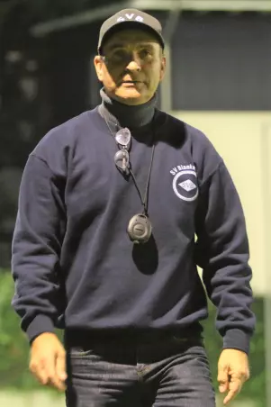 SVB-Liga-Trainer Andrew Langenbacher<br>empfängt Cosmos Wedel auf Kunstrasen.