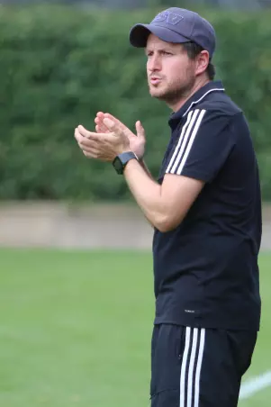 Trainer Hannes Drews und die HSV-Reserve<br>fahren am Mittwoch nicht nach Hannover.