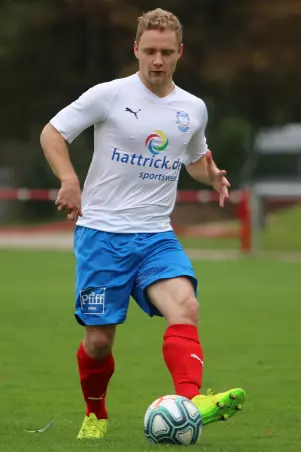 Weiter für Phönix Lübeck am Ball ist Nico Fischer.