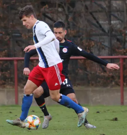 Hier setzt sich Lukas Pinckert (HSV II, links) gegen Ersin Zehir von<br>der St. Pauli-Reserve durch.