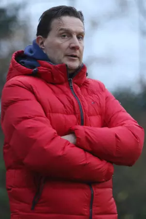 Trainer Mirko Petersen kann sich beim SV<br>Börnsen über drei weitere Vertrags-<br>verlängerungen freuen.