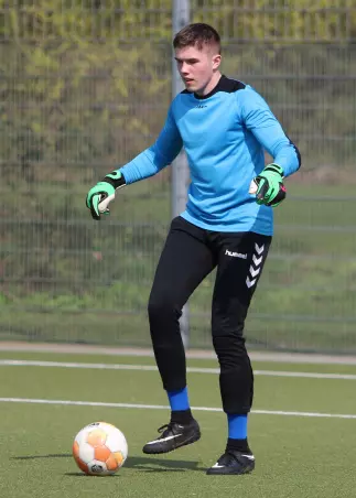 Torwart Lorenz Golembiewski und die Siebten<br>Herren des Niendorfer TSV starten als Titelverteidiger.