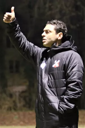Daumen hoch? Am Mittwochabend wird<br>Coach Berkan Algan keinen Grund haben,<br>seine Altonaer zu loben.