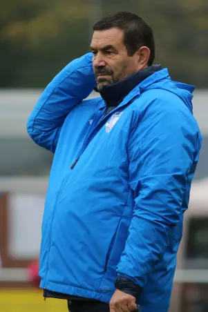 Klartext gab es von Frank Salomon, dem<br>Sportlichen Leiter des 1. FC Phönix Lübeck.