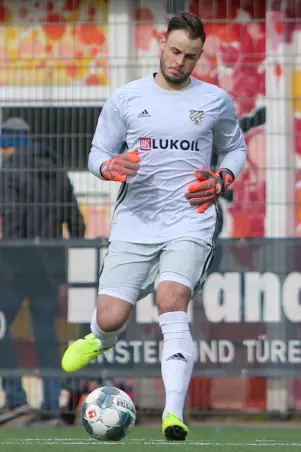 Torwart Yannick Zummack und sein FC<br>Teutonia 05 sind in der Oberliga Hamburg der<br>einzige Aufstiegsanwärter.