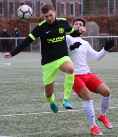 John Hilpert (links) bestreitet seine Luftkämpfe zukünftig für<br>Inter Eidelstedt.