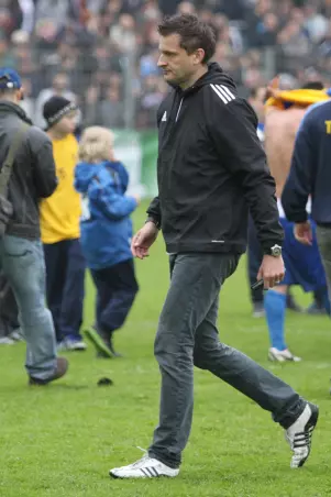 Neu-Trainer Achim Hollerieth wird sein<br>Punktspiel-Debüt an der Seitenlinie des FC<br>Teutonia 05 wohl in der Regionalliga geben.