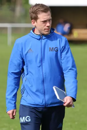 Trainer Martin Genz und die FSG Kaltenkirchen<br>fordern im Endspiel des Segeberger Kreispokals<br>den SV Todesfelde heraus.