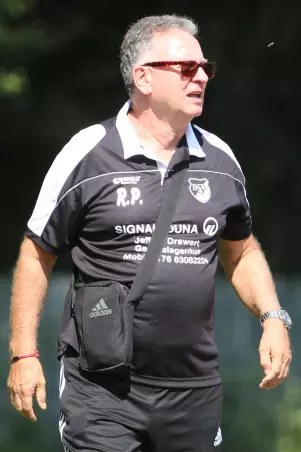 Rainer Pomerenke, Interimstrainer der<br>Hoisbütteler Liga-Mannschaft, muss in den<br>nächsten Heimspielen auf die Unterstützung<br>von Zuschauern verzichten.
