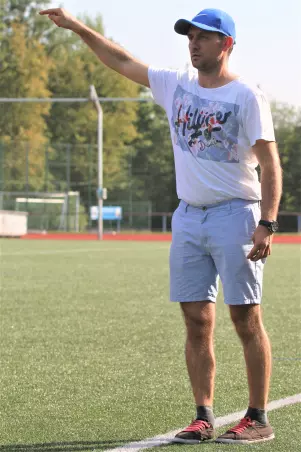 Trainer Isaak Panagiotis und die Vierten Herren<br>von TuRa Harksheide wurden von SportNord<br>nicht in die A-Kreisklasse 5, sondern in die<br>Parallelstaffel 6 eingeteilt.