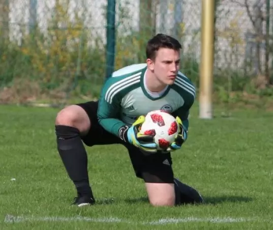 Muss Torwart Johanthan Hohenegger die Bälle für Blau-Weiß 96 Schenefeld in der kommenden Saison wirklich in der Bezirksliga Süd fangen?
