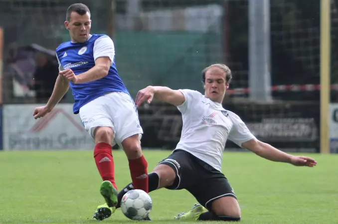 Wann Jan Frederik Kaps (links), der mit dem Oldenburger SV bisher zu den positiven Überraschungen in der Oberliga Süd gehört, wieder auf Torejagd gehen darf, ist fraglich.