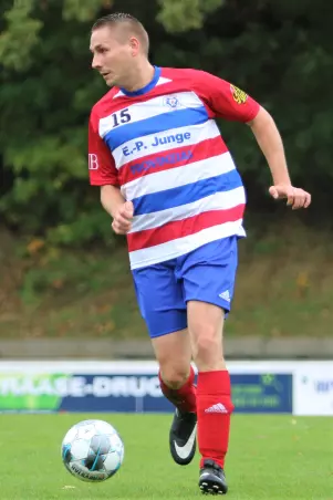 Matthias Feldmann, hier noch im Spielertrikot,<br>steht zukünftig bei Holsatia/Elmshorner MTV II<br>an der Seitenlinie.