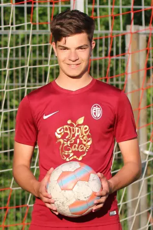Hier noch im roten Trikot des Eimsbütteler TV,<br>wird Jesse Schmahl bald in grau, weiß oder<br>schwarz für Rasensport Uetersen auflaufen.