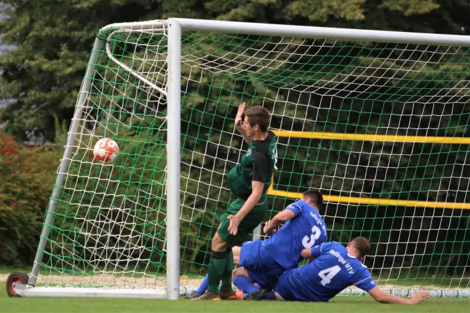 Bezirksliga 1: Vier Tore und zwei Platzverweise