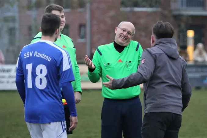 Kreisliga 1: Schiedsrichter Feric steht im Mittelpunkt